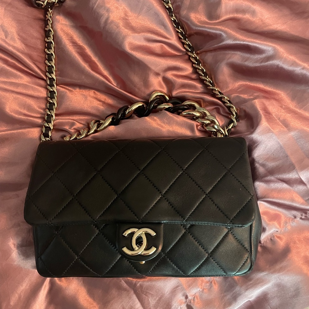 CHANEL lambskin Quilted Shoulder Bag with Gold resin Chain